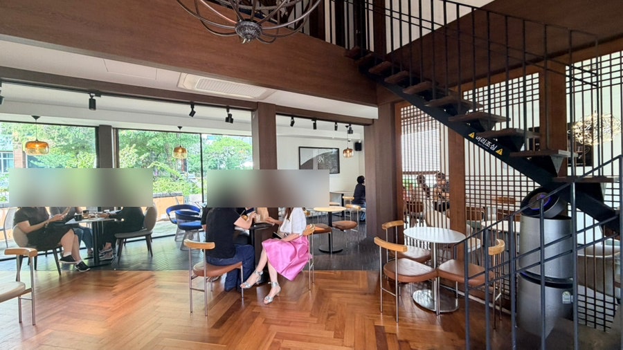 한옥베이커리카페 내부, 2층 다락 공간