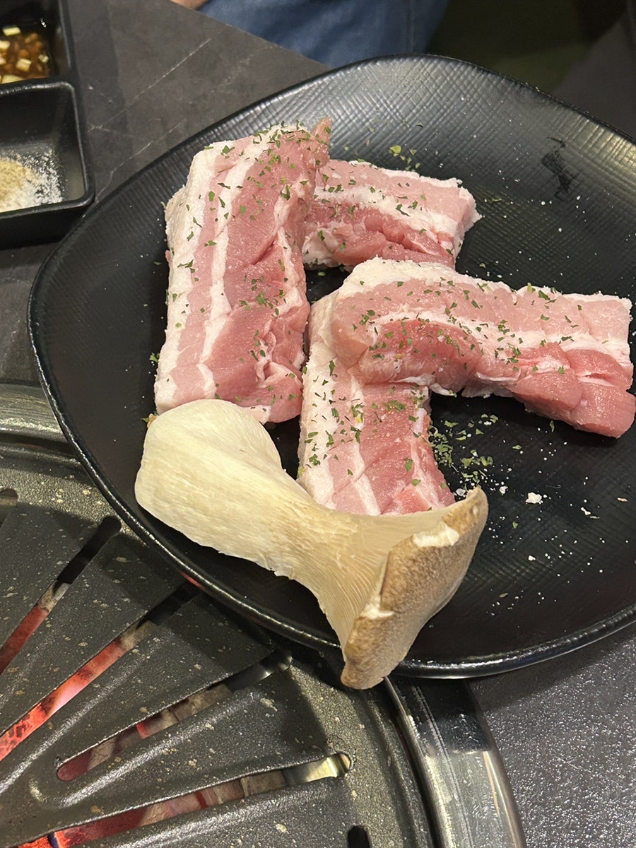 삼도축산 식육식당의 매장 분위기
