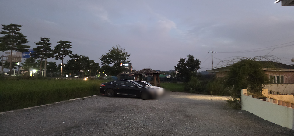카페온휴 외관과 노을