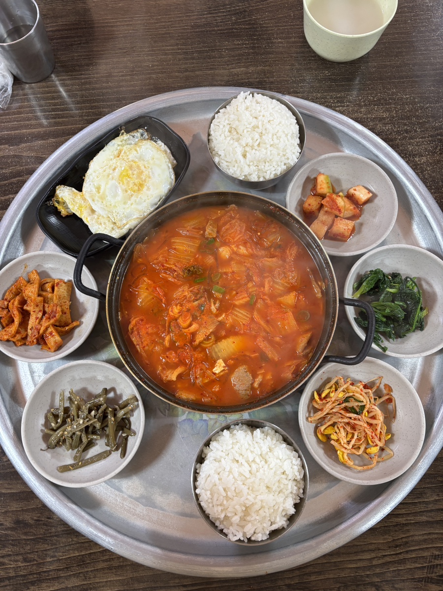 복개천찌개천국 내부