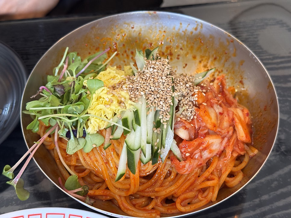중화 비빔국수. 중독성 있는 맛으로 입소문난 메뉴