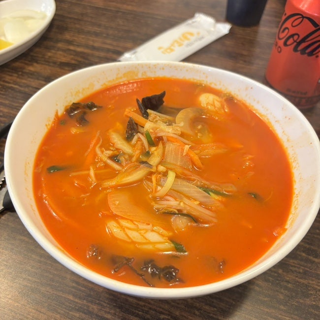 대구 동성로 중식당 '중화반점', 기본에 충실한 해물짬뽕