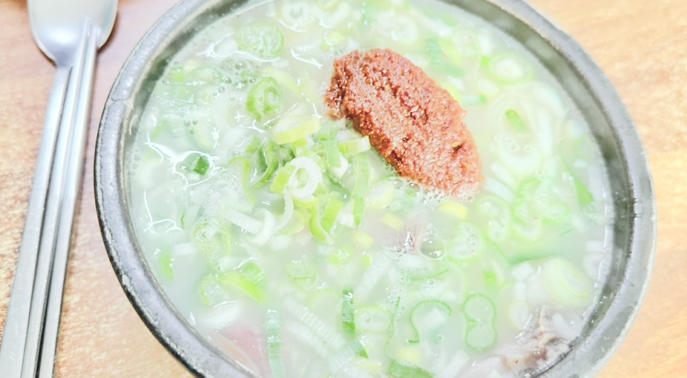 강릉 명주동 노포 해장국집, 금성해장국 — 이른 아침 소머리국밥