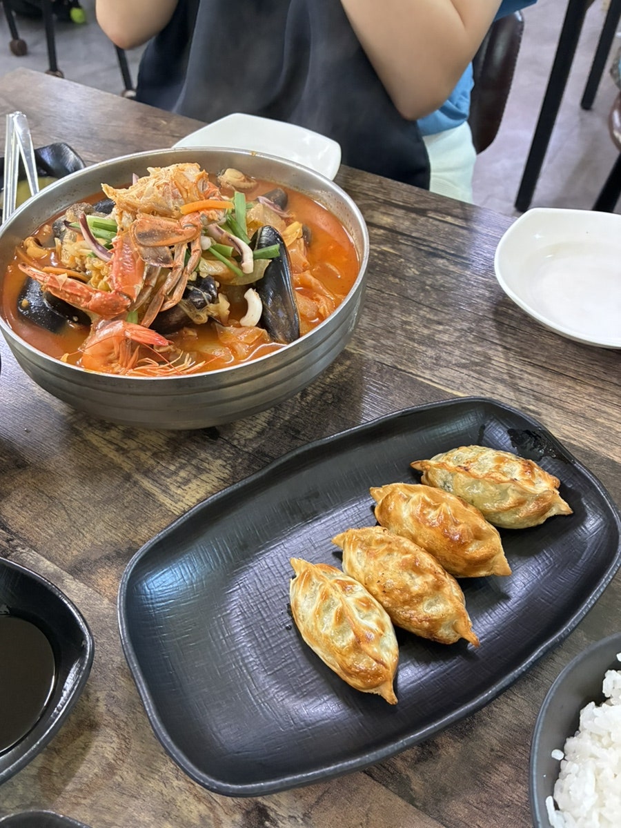 짬뽕순두부와 함께 주문한 군만두. 바삭한 식감이 일품입니다