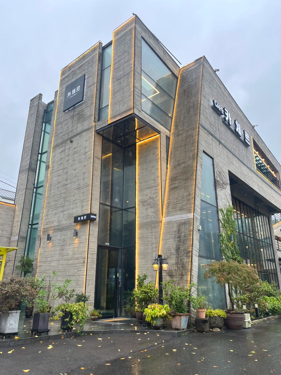 카체르 입구, 공주 카체르 사인