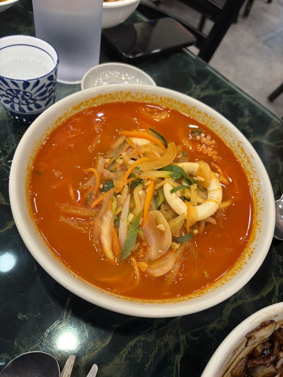 탕수육. 겉의 바삭함과 속의 부드러움이 특징입니다.