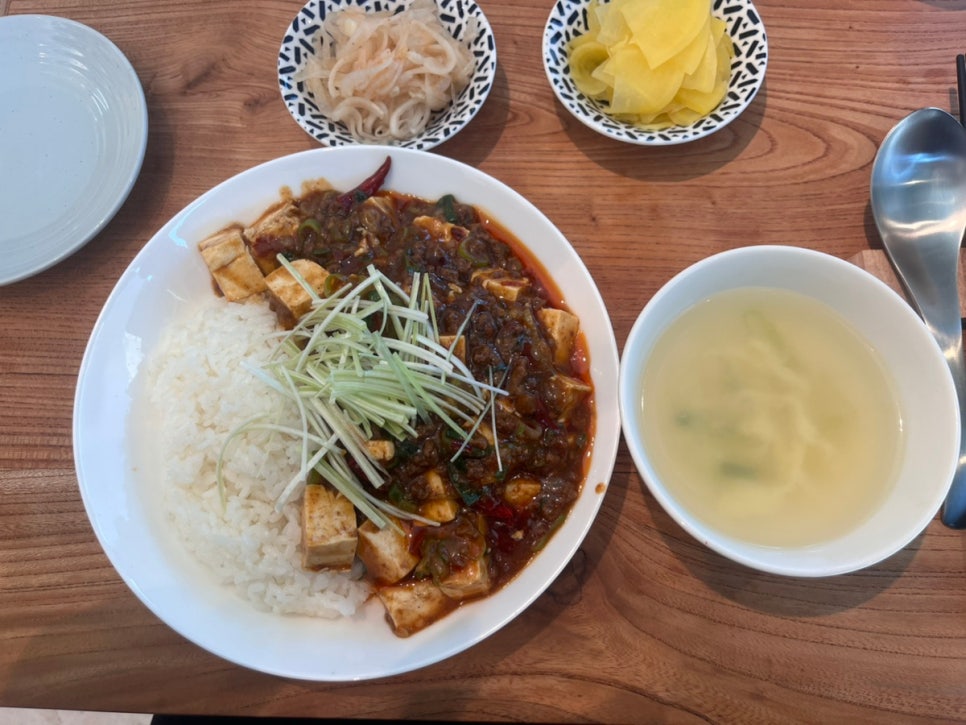 마파두부 덮밥 — 마라맛의 깊은 풍미