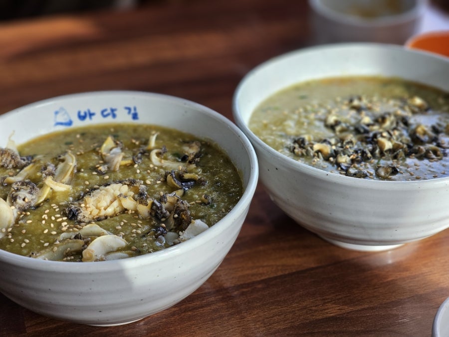 여러 종류의 죽을 함께 즐기는 경험