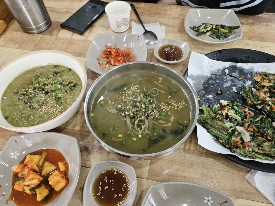신창풍차해안도로 현지 맛집, 싱게물 보말 칼국수