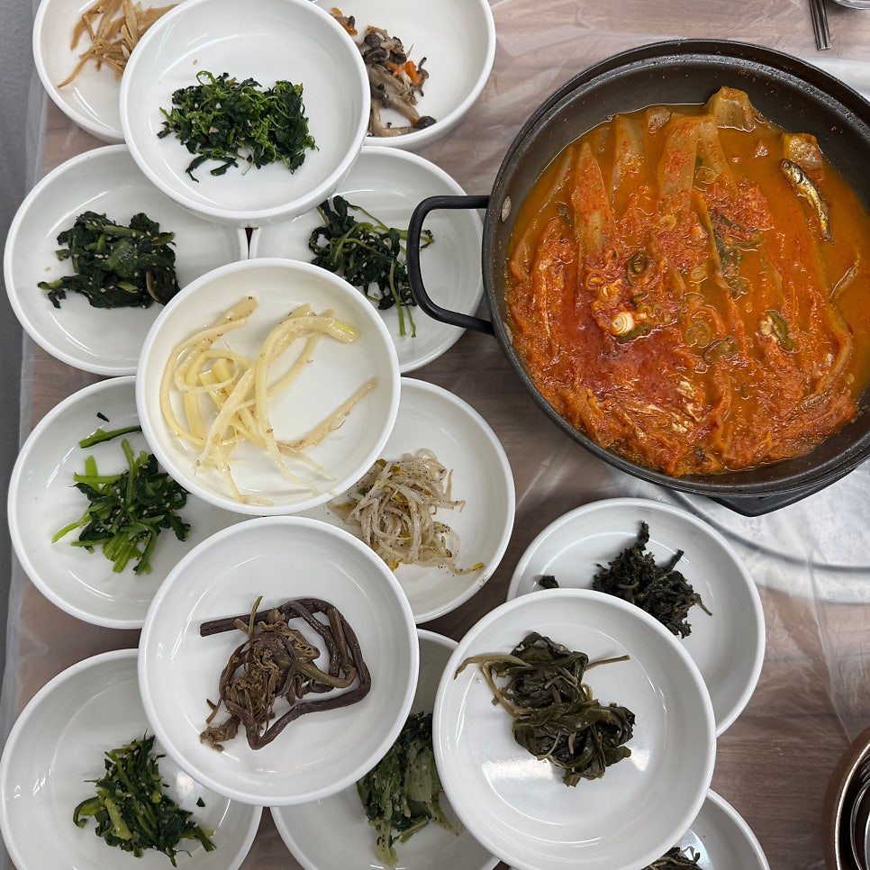 일출 산채식당에서 만나는 또 다른 상차림.