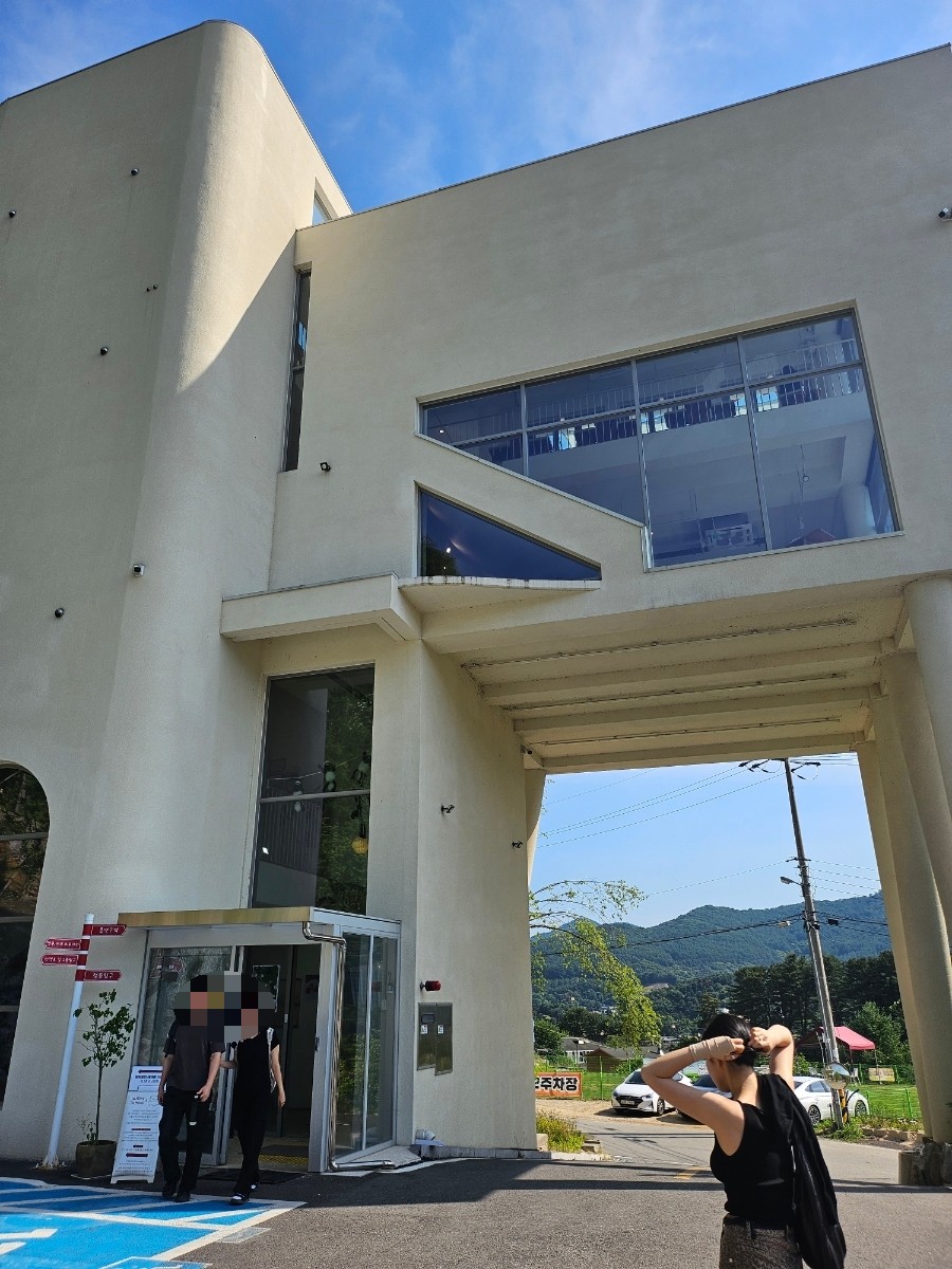 [남양주] 통창 너머 산자락 풍경, 요즘 뜨는 마운틴뷰 카페