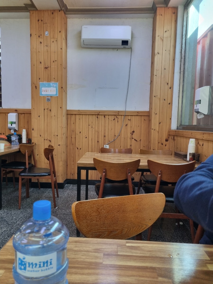 웨이팅 시간에 작성하는 포스트잇.