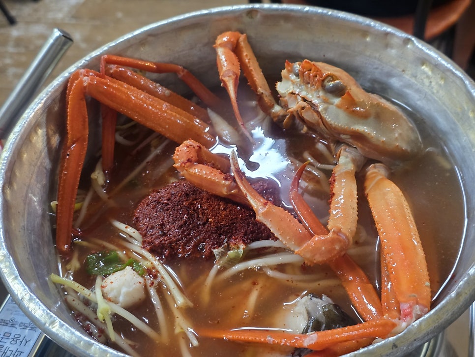 포항 구룡포 향토 음식점, 홍게 통째로 들어가는 '대천식당'