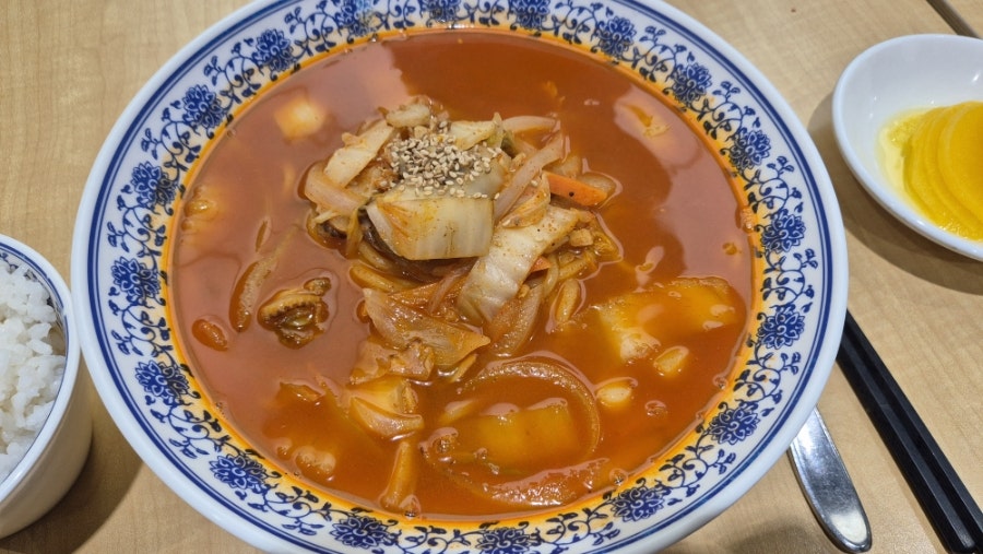 다양한 메뉴가 준비되어 있는 명장반점