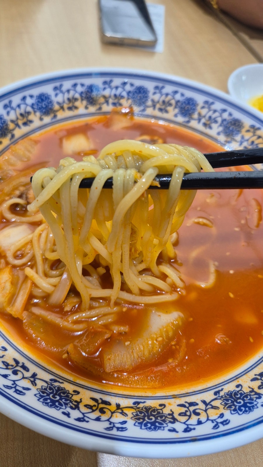 푸드코트 내 명장반점의 위치와 메뉴판