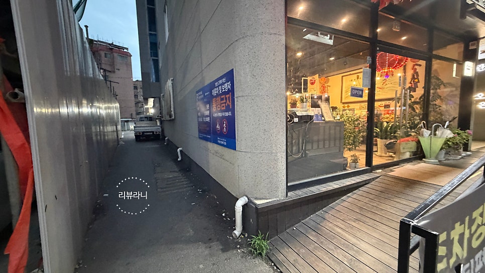 가게 분위기. 편안하고 쾌적한 다이닝 공간