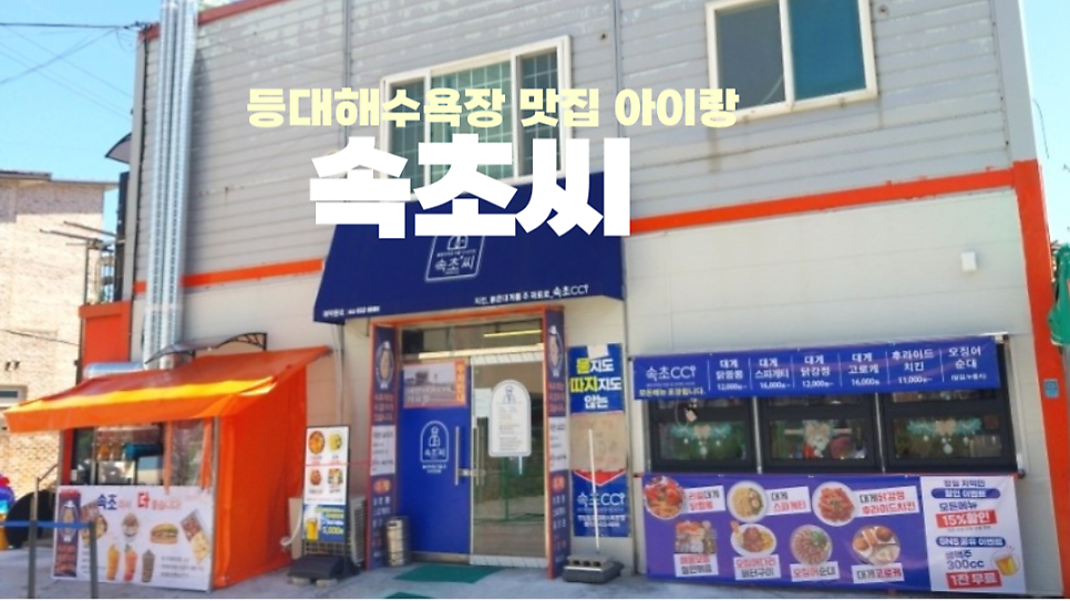 매장 내부의 넓은 테이블 배치: 편하고 편안한 분위기