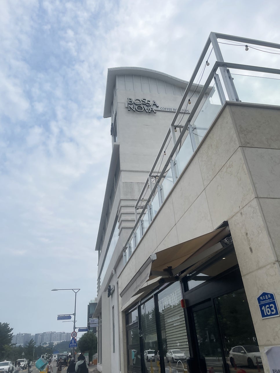[속초] 신발 벗고 늘어지는 완전체 힐링, 좌식카페