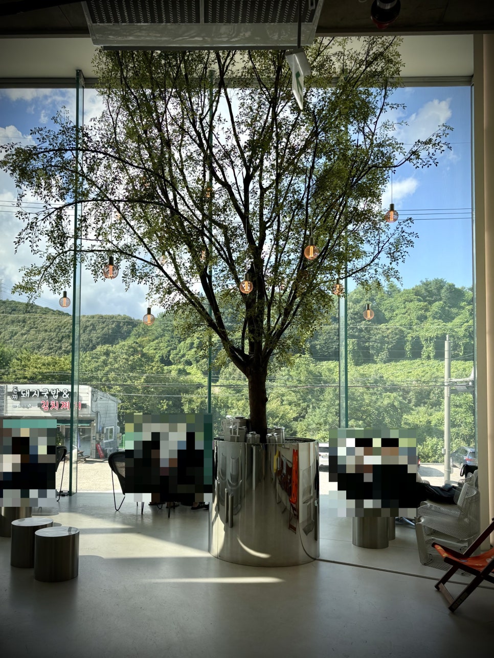 SETT 건물 외관, SETT CAFE-BAKERY 표시