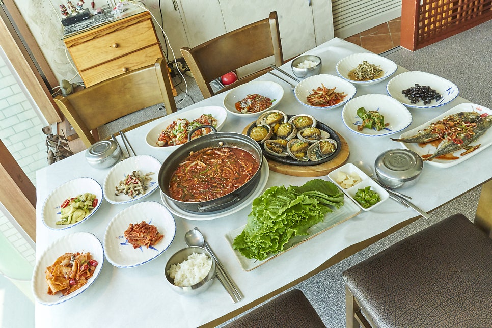 궁전횟집 반찬
