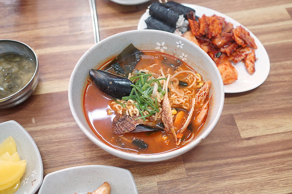 진짬뽕 식사 장면