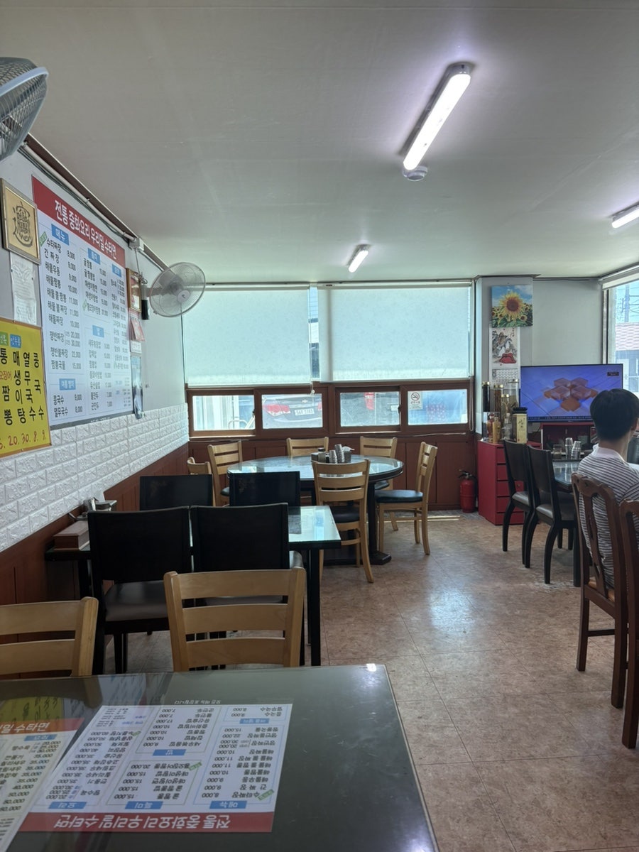 청와대의 메뉴판. 우리밀 100% 수타면을 강조하는 간판