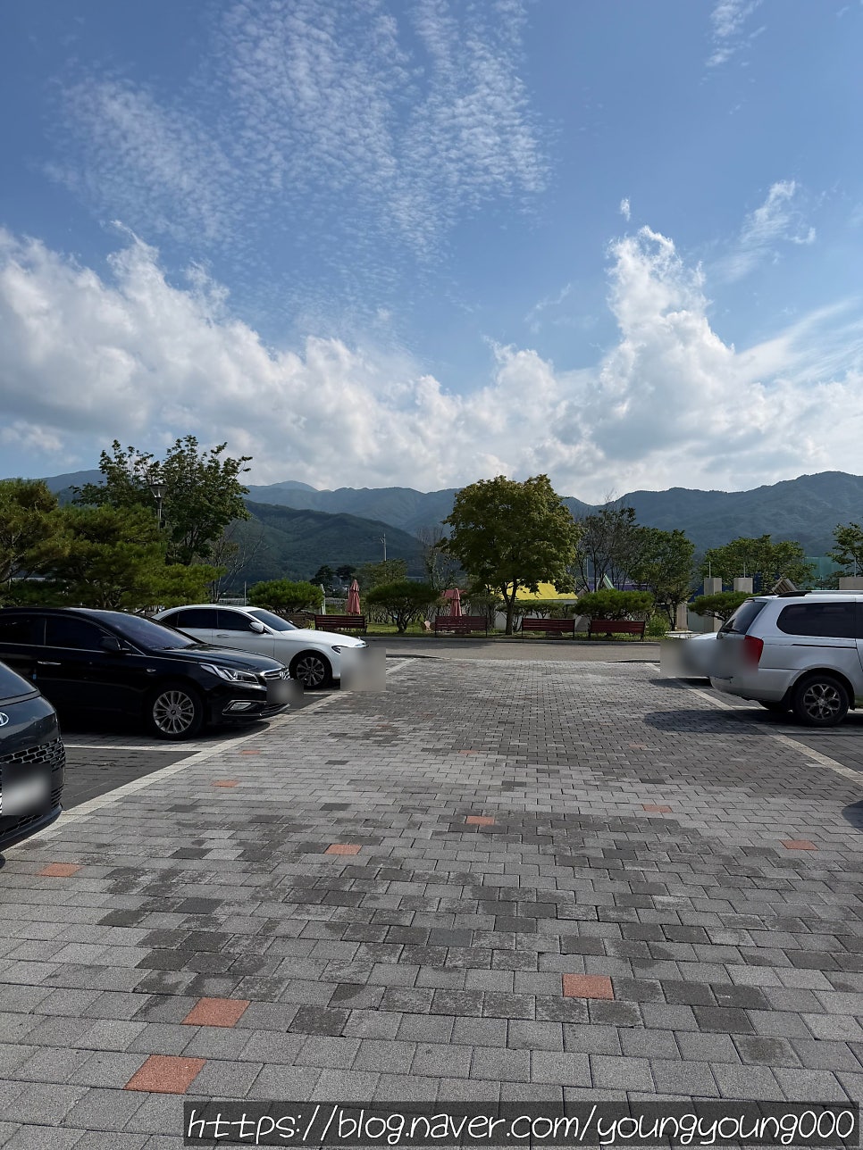 피네 주차장에서 보이는 산세 뷰